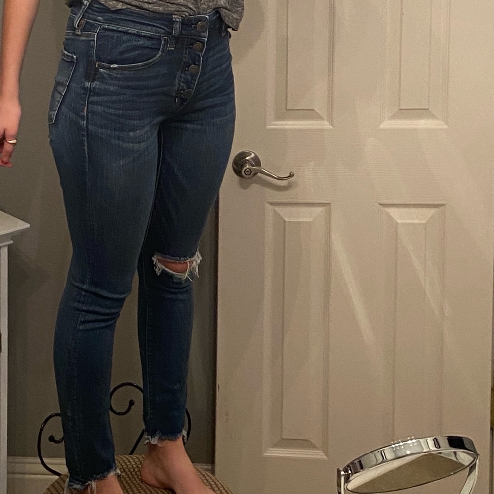 AEO med rise button up skinny jegging jeans